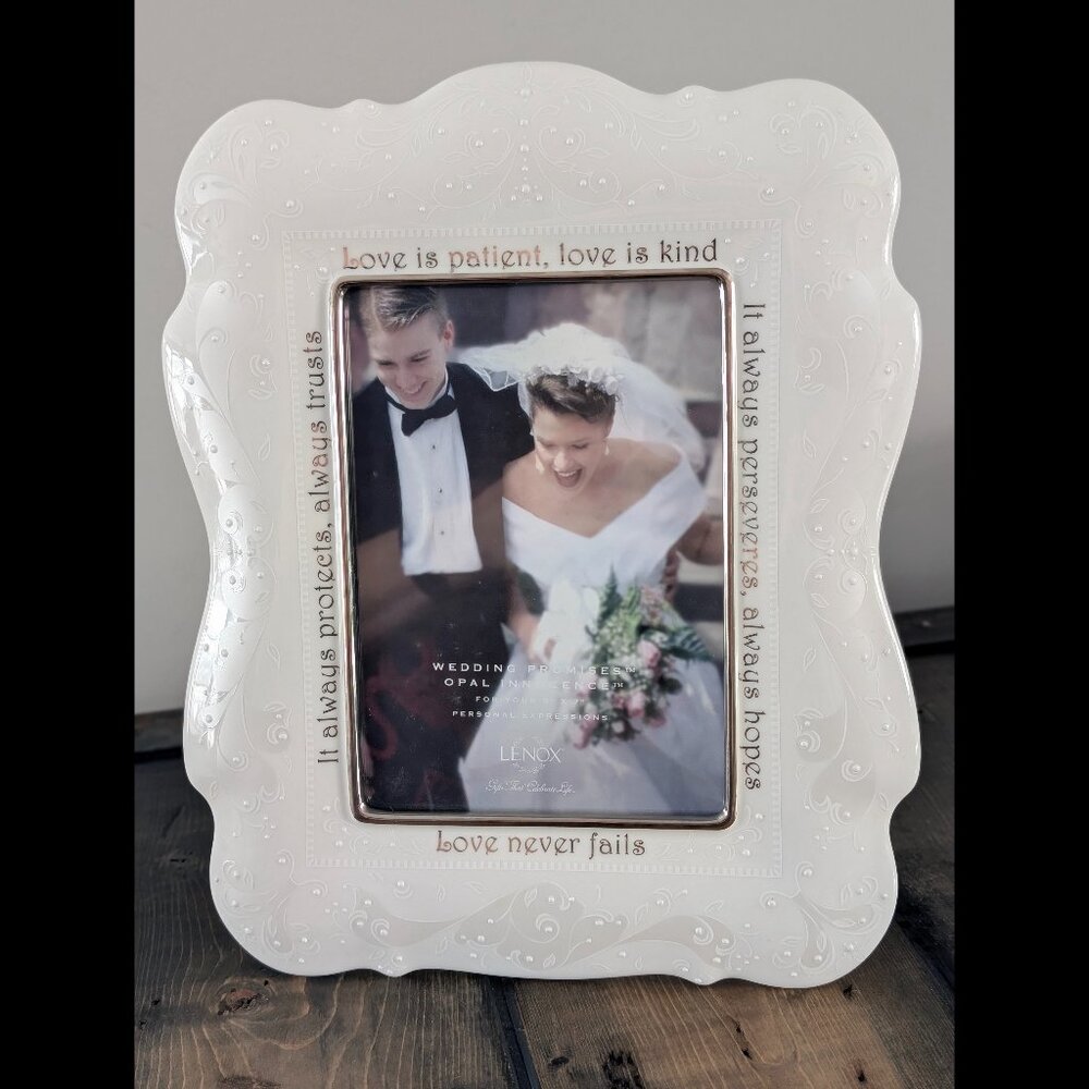Lenox Wedding Promises Opal innocence Love is Patient frame for 5 x 7" photo NWT